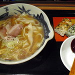 じょるの屋 - 鴨ん。流鴨うどんとおむすびのセット