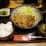 Shunsensakaba Tengu - 「豚の辛味噌炒めと鶏の唐揚げ油淋ソース（日替りランチ）」590円