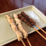 鮒与 - 短冊塩焼（左）と肝焼（右）