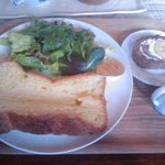 カフェカンパーニュ - モーニングセット　450円　これにコーヒーが付きます。自家製パンが「ふあふあだ～」