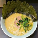 らーめん 千家 - ラーメン700円麺硬め。海苔増し50円。