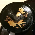 梶川 - 椀物の器を裏返すと金魚