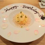 ラ・トラース - 桃のコンポート　アマレットとピスタチオ