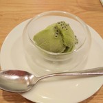 ラ・トラース - バジルとパイナップルのシャーベット