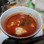 バーンルンナンチャオ - セットのスープ（イカや海老の入ったトムヤム）