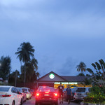 JAMES FOO WESTERN FOOD - 夜のスタバ駐車場は満車