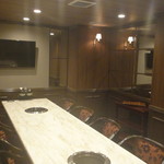 焼肉虎龍 浪漫亭ROMANTEI - 奥にはゴージャスで大きな個室