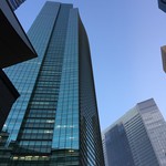 スカイバー スペード - Ｈ29.7　汐留シティセンタービル41階・奥は電通ビル