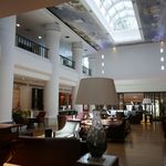 Krungsri River  - 広々としたカフェスペースを抜けていくと