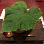 日本料理 TOBIUME - 胡瓜の葉で覆われた器