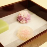 カフェ・ドン バイ スフェラ - 嘯月の上生菓子3種類