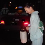 花月 - 温故知新＝提灯で足下を照らしてお見送り。顔は消しましたが美しい方でした。