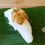 吉冨寿し - イカの雲丹乗せ