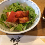 月寿司 - 最初に出されるミニサラダ。