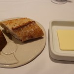 カンパーニュ - パンとバター