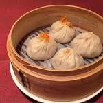 ジョーズ シャンハイ ニューヨーク - 蟹肉と蟹味噌入り小龍包＆豚肉小龍包