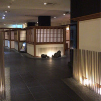かに道楽 銀座八丁目店 - 奥は全て個室（ビルの作りに合わせている）
