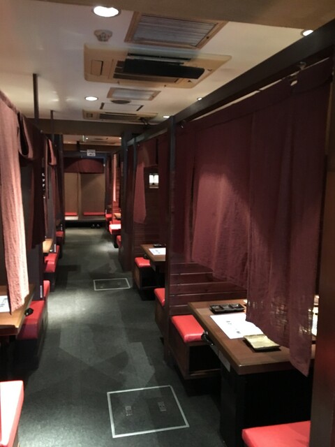 Loites レストラン 飲食店の検索 全テーブル席に暖簾をご用意しました 炭火焼肉ホルモン丹田門前仲町店
