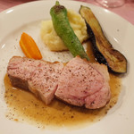 サンク・オ・ピエ - 32℃豚の背肉ロースのポワレ、肉汁を添えて