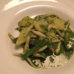 il Sorriso - トロフィエ  じゃがいも、いんげん、松の実入ったバジルパスタ。鮮烈です。郷土チック