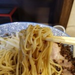 丸八そば店 - 麺は平打ち