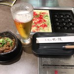 蛸之徹 - たこ焼きが出来上がるまで、ビールで乾杯