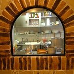 ダイニングキッチン プーハウス - Pooh House・厨房ののぞき窓