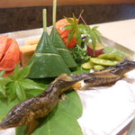 こちらから竹のお箸で取り分けます