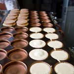 藤田屋 - 料理写真:藤田屋　大判焼き　焼き中