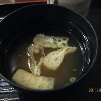 牛幸 本店 - 味噌汁は顆粒だし風味？