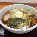 らーめんどんぐり - ワンタンめん大、1000円。大盛り分の140グラムが、スープから顔を出しています(^_^)