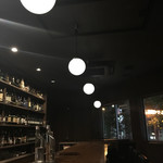 新田バー - 窓の外は御堂筋、その喧騒とは無縁のシックな空間です(^_^)
