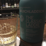 新田バー - 目を引く独特なボトル