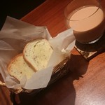 70139873 - チャイ＆シナモントースト　良い組み合わせです