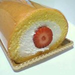 シャトレーゼ - いちごのロールケーキ