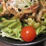 おんどる - 季節のサラダ 630円、きのこがたっぷりでした！