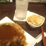 麺線屋formosa - 牡蠣オムレツと台湾おしんこwithヨモギのお酒ソーダ割り