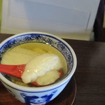 梅花亭 - 杏仁豆腐290円