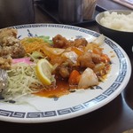 中華大将 - 酢豚・から揚げの豪華盛り合わせ定食