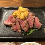 肉小屋 - 牛肉の生ウニのせ