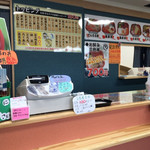 丼丸 きときと 向中野店 - 清潔感あふれる店内。