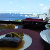 Oriental Beach - ラグジュアリーな空間で、横浜ベイブリッジから大観覧車まで見渡せる大パノラマを眺めながら、上質なお料理に舌鼓♪