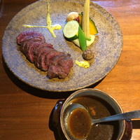 馬桜 下通り店 - 馬のヒレステーキ  別皿で出されたソース