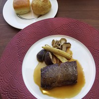 Oriental Beach - お肉料理ランチのメイン・山形牛のサンカクを使ったソテー フォンドヴォーソース♪サシの入った良質の山形牛は、レアに焼かれ、とってもやわらかく、肉本来の濃厚な深い味わいでフォンドヴォーソースとも相性抜群☆