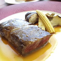 Oriental Beach - お肉料理ランチのメイン・山形牛のサンカクを使ったソテー フォンドヴォーソース♪サシの入った良質の山形牛は、レアに焼かれ、とってもやわらかく、肉本来の濃厚な深い味わいでフォンドヴォーソースとも相性抜群☆