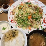 やよい軒 - たっぷり野菜の肉野菜炒め定食