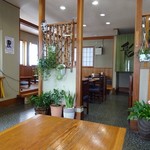 とんかついいとも - 広くてきれいなお店