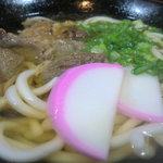 若松 - 肉うどんのアップ