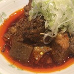 居酒屋 路地裏 - 食べ進めると辛くなっていくが大変おいしい煮込み