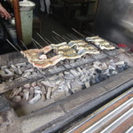 田代 - 蒸さずに地焼きしていきます。